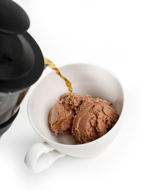 Káva so zmrzlinou - čokoládová zmrzlina